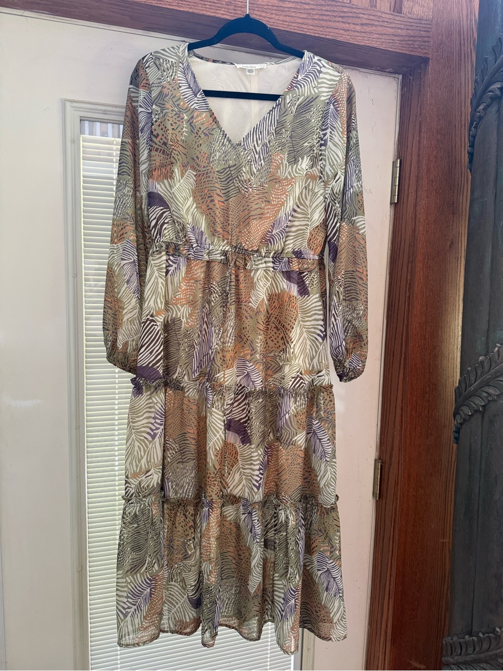 V-Neck Tiered Women's Dress in Neutral Leaf Print